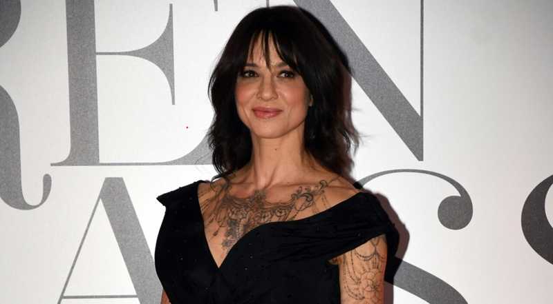 Asia Argento alla boa del mezzo secolo