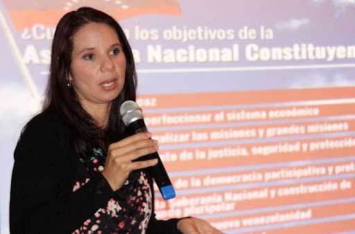 "Così ci prepariamo a resistere". Intervista esclusiva all'analista politica venezuelana Carolina Escarrá