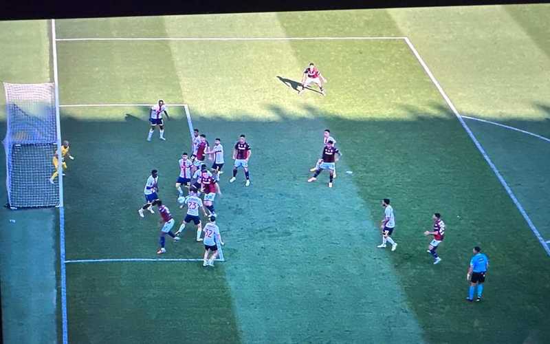 Fallo di mano e rigore per il Bologna al 99′: cosa è successo