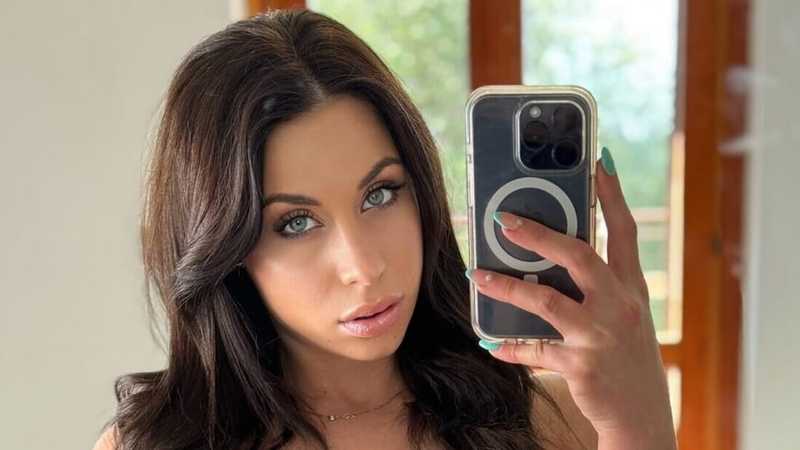 "Mi sono spogliata per costruirmi una famiglia": quanto guadagna la nuova diva di Onlyfans