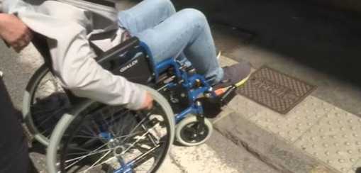 Orrore a Torre Annunziata: uomo con disabilità sequestrato, picchiato e gettato in piscina per divertimento