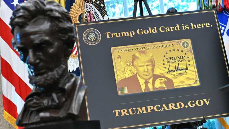 Trump presenta la 'gold card', un nuovo pass per entrare negli Usa