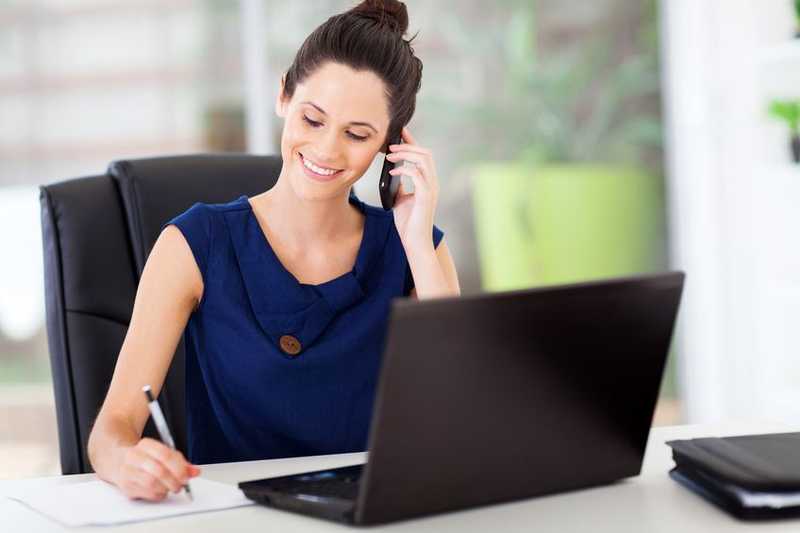 Idee di outfit per un’eleganza accessibile in ufficio