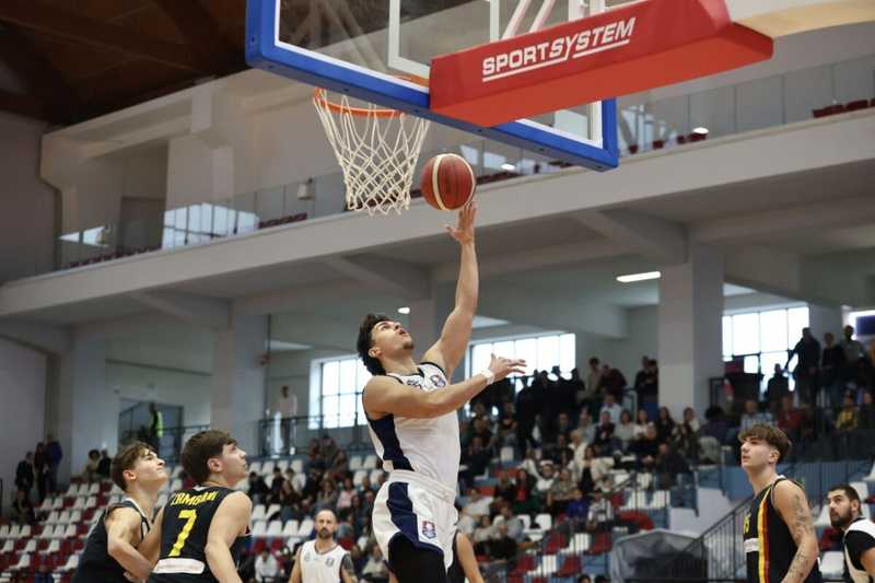 DR1 Basket, Cosenza domina Catanzaro: tris di vittorie consecutive