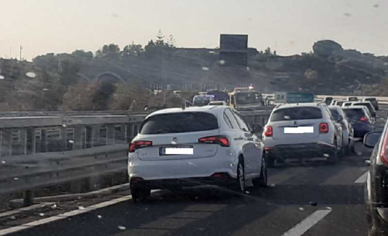 Incidente sulla Siracusa-Catania: sei feriti in collisione tra auto