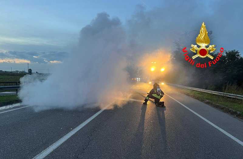 La notte del 25 ottobre 2025, il Lodigiano ha vissuto una notte di paura a causa di due incendi di veicoli avvenuti in un arco di tempo di appena un'ora…