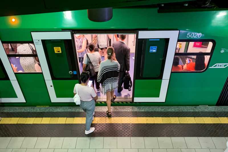 La scelta di dove acquistare o affittare una casa è spesso influenzata da fattori come la vicinanza al centro città, i trasporti pubblici e i servizi disponibili.