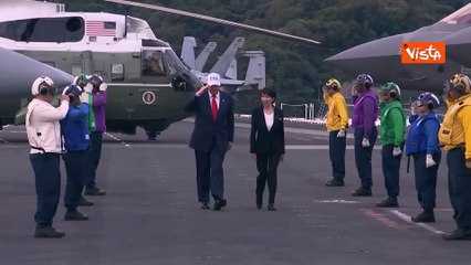 Trump con berretto Usa arriva con la premier giapponese Sanae Takaichi alla base navale di Yokosuka
