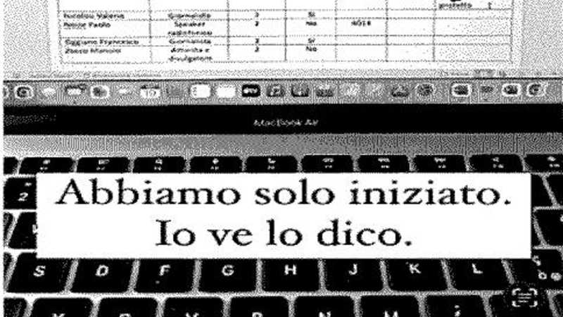 La lista nera delle “femministe”: nell’elenco dei bersagli in chat anche Guenzi, Scurati e Trincia