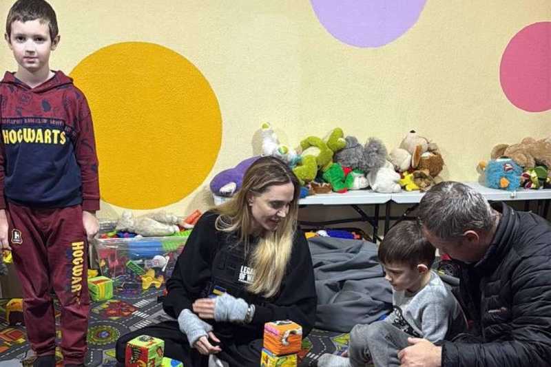 Bodyguard di Angelina Jolie arrestato e liberato da Zelensky