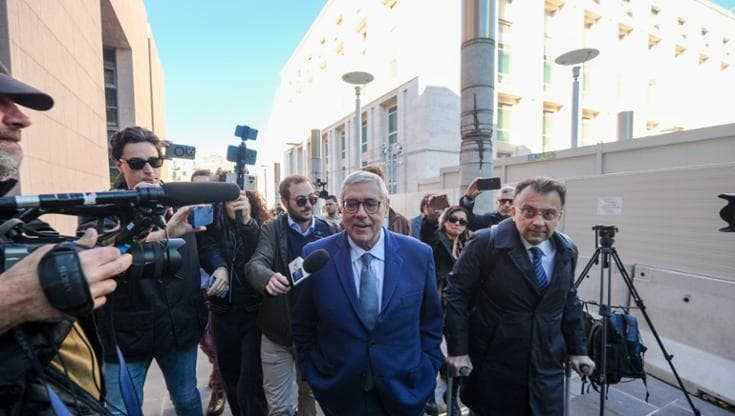 Cuffaro sceglie il silenzio davanti al giudice